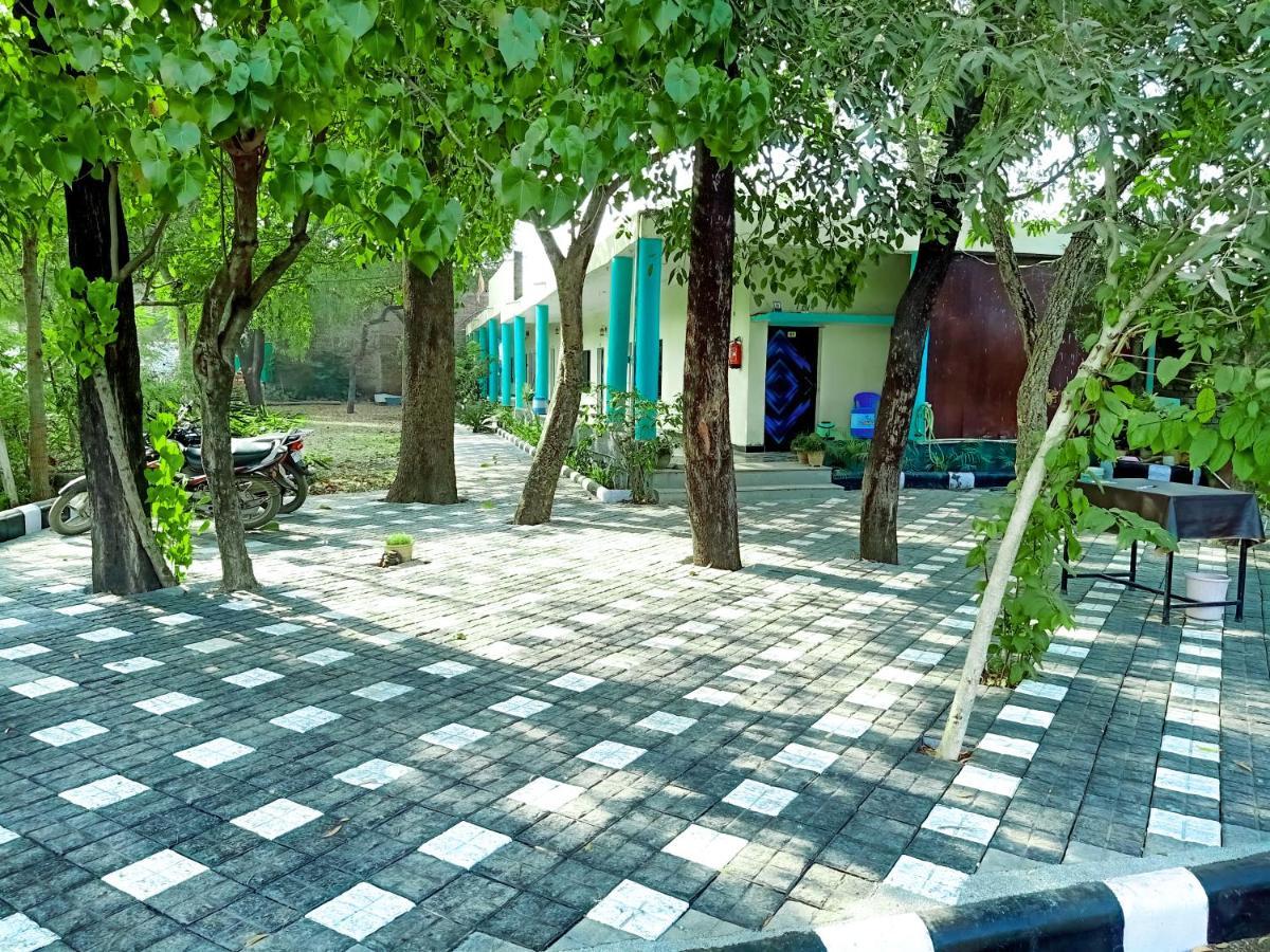 Hotel Green Park Jabalpur Buitenkant foto